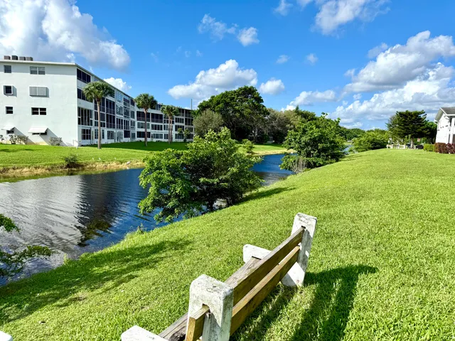 $179,900 | 359 Oakridge T, Deerfield Beach, FL 33442