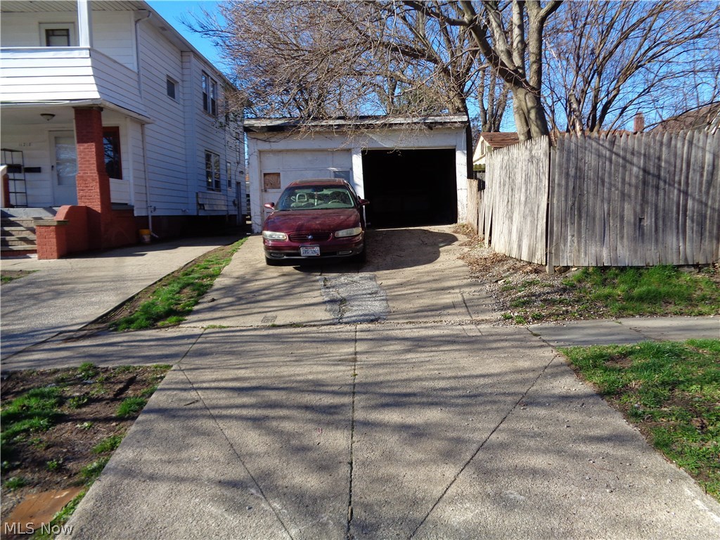 3588 Bosworth Road Cleveland, OH 44111 - Photo 3 of 25 Gallery Image 3