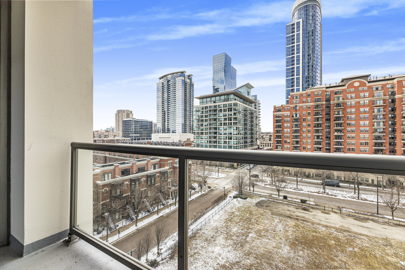 1235 South Prairie Avenue, Unit 706 Chicago, IL 60605 - Photo 5 of 15 a view of a balcony with city view