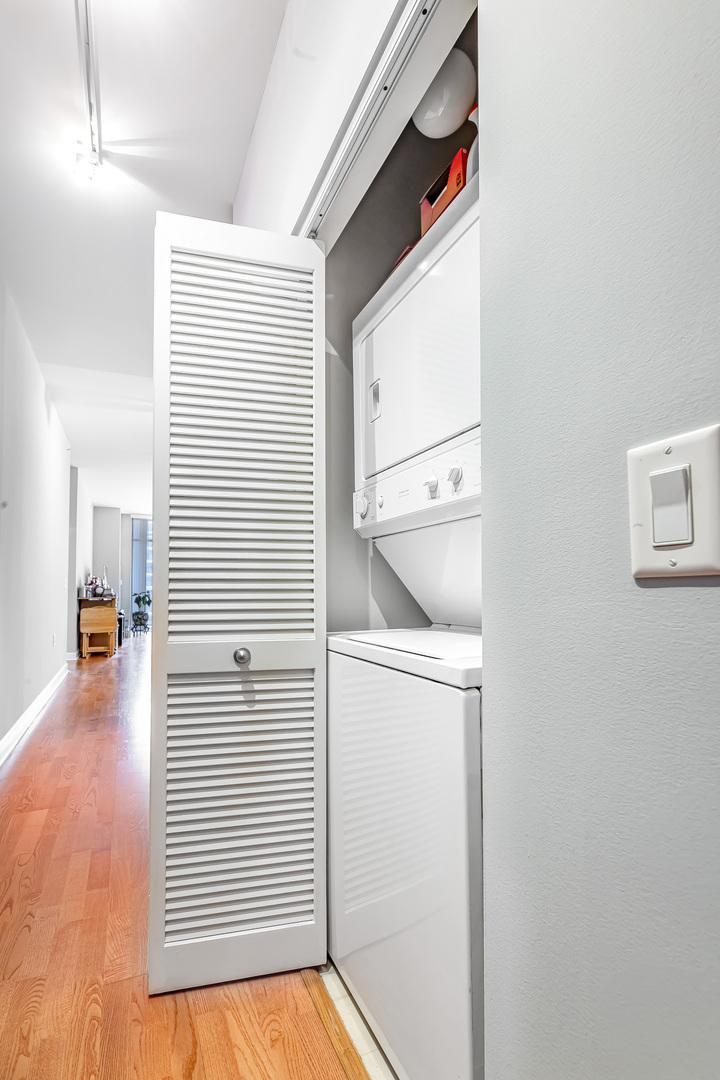 1235 South Prairie Avenue, Unit 706 Chicago, IL 60605 - Photo 6 of 15 a view of utility room