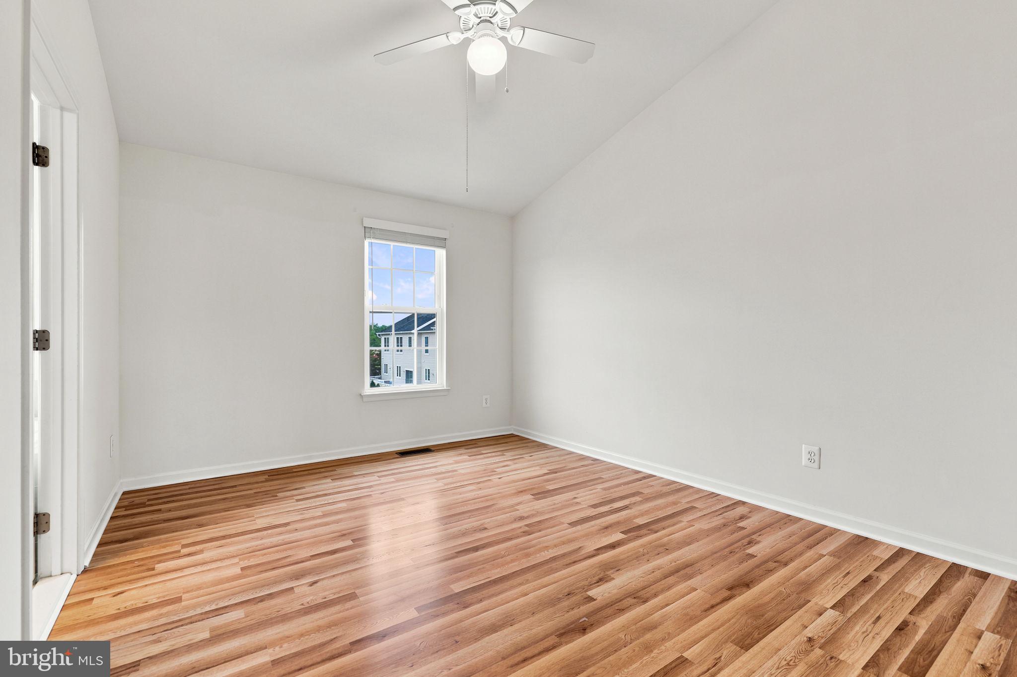 25156 Monteith Terrace Chantilly, VA 20152 - Photo 60 of 72 Bright and airy blank canvas room.