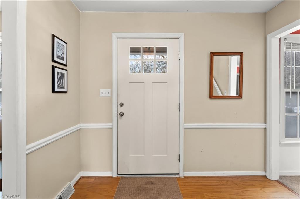 219 Prestwick Drive High Point, NC 27265 - Photo 4 of 46 Entry