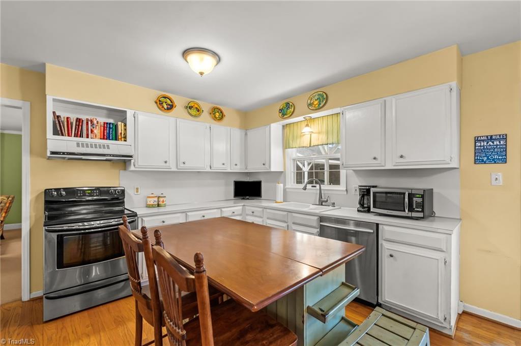 219 Prestwick Drive High Point, NC 27265 - Photo 9 of 46