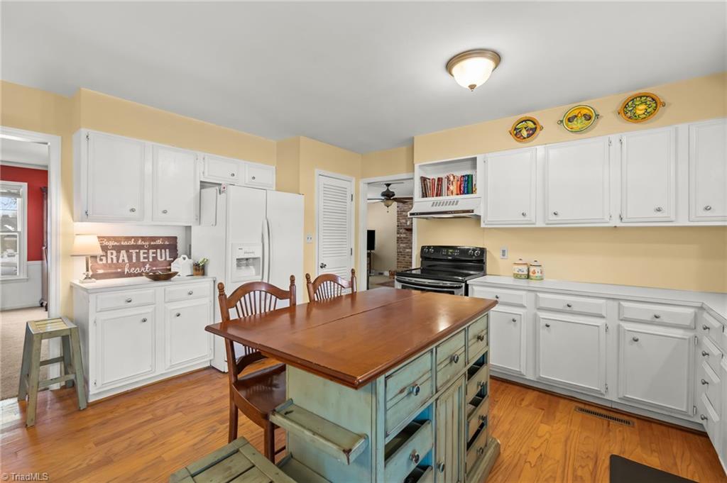 219 Prestwick Drive High Point, NC 27265 - Photo 10 of 46