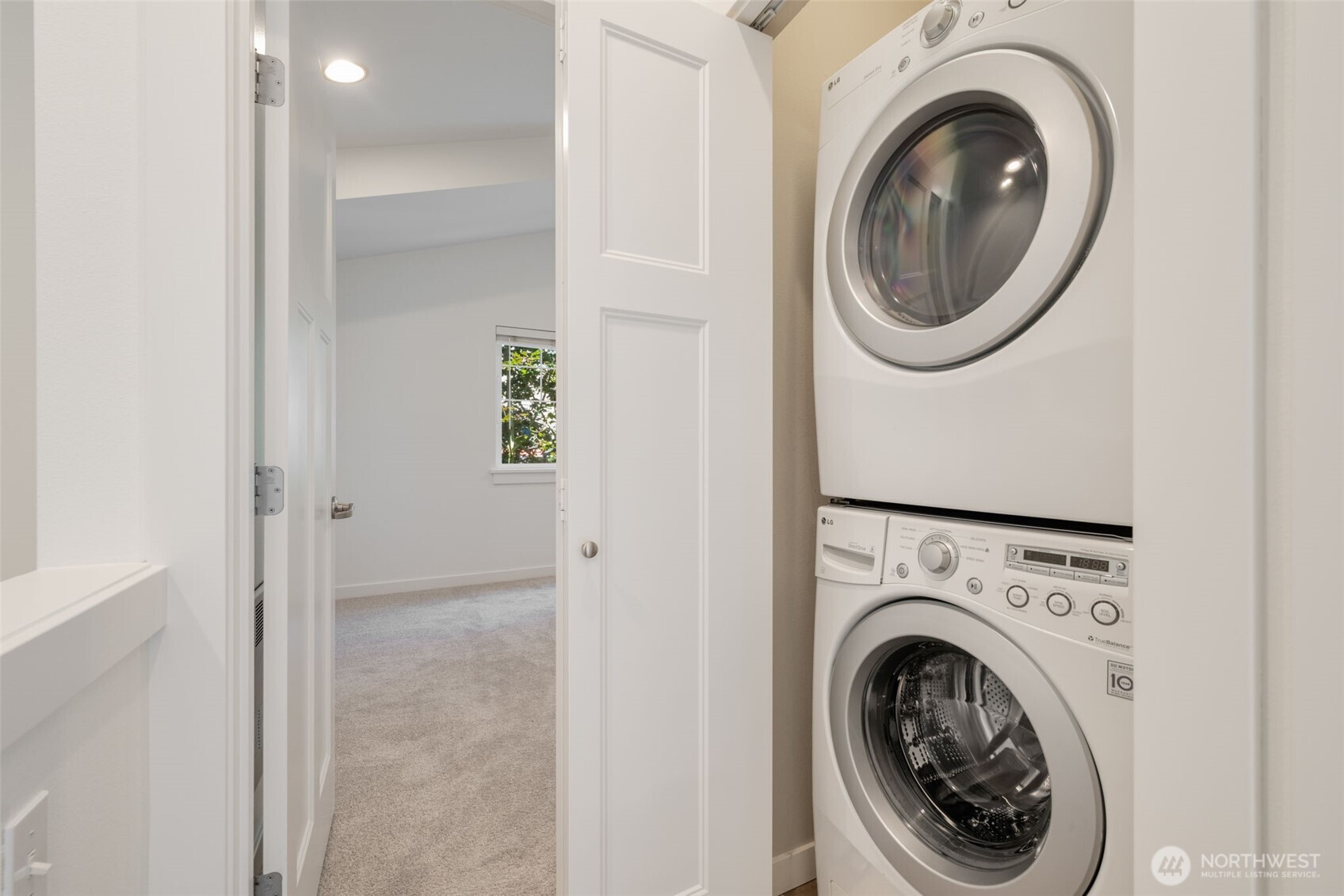 935 North 97th Street, Unit B Seattle, WA 98103 - Photo 23 of 37