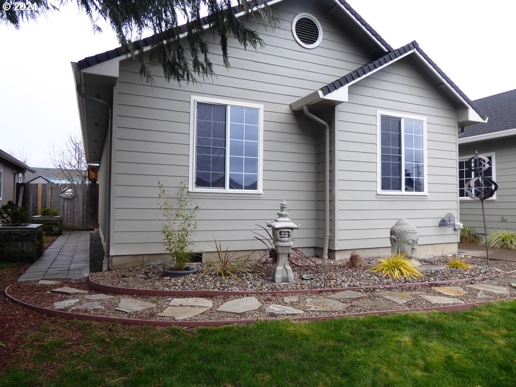3896 Osage Street Springfield, OR 97478 - Photo 2 of 22