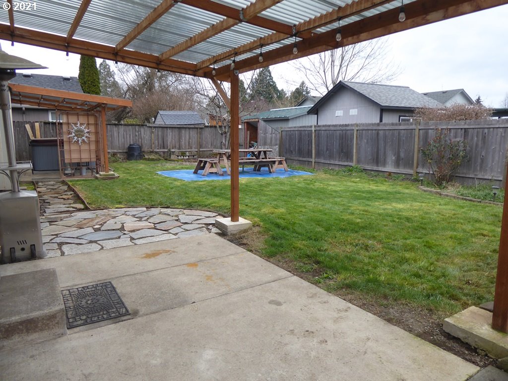 3896 Osage Street Springfield, OR 97478 - Photo 18 of 22