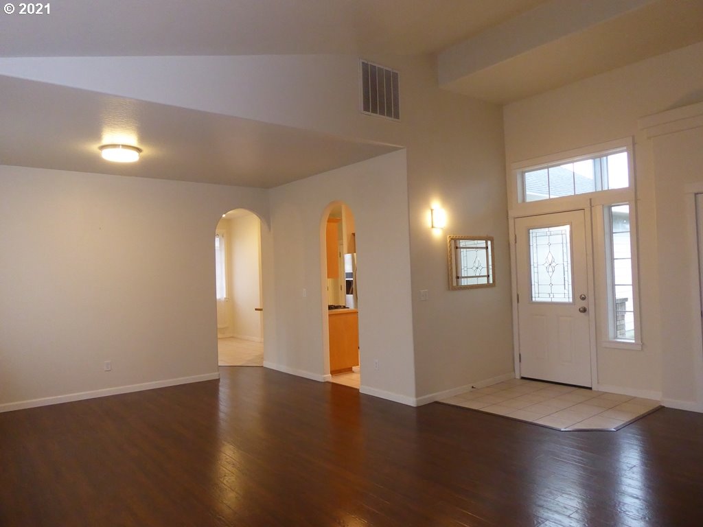 3896 Osage Street Springfield, OR 97478 - Photo 4 of 22