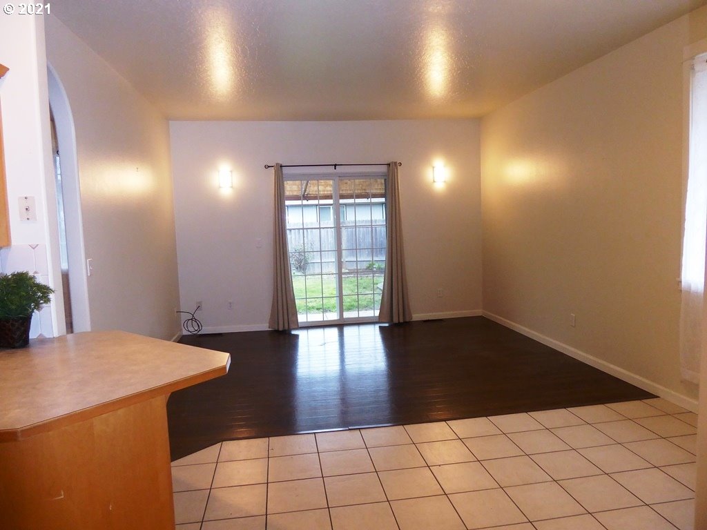 3896 Osage Street Springfield, OR 97478 - Photo 8 of 22