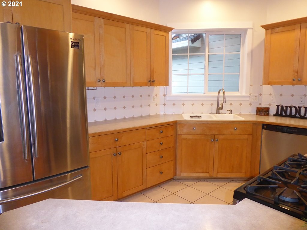3896 Osage Street Springfield, OR 97478 - Photo 10 of 22