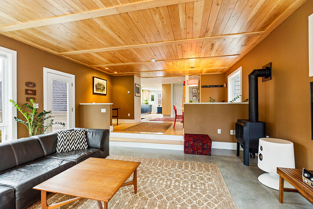 21 Johnson Road Falmouth, ME 04105 - Photo 11 of 71 Living Room