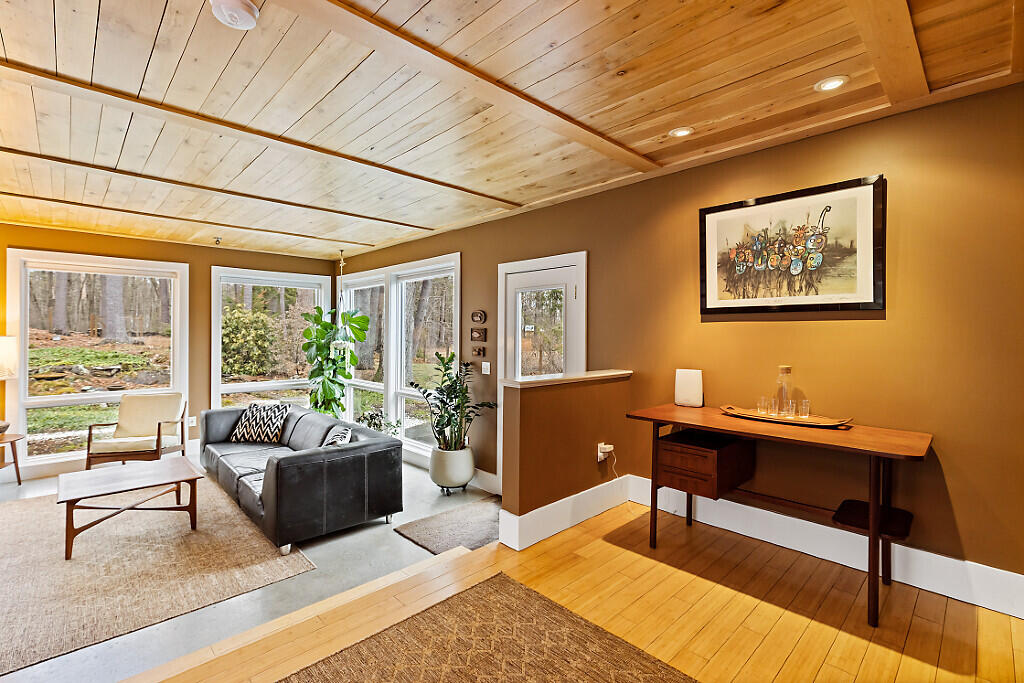 21 Johnson Road Falmouth, ME 04105 - Photo 12 of 71 Living Room