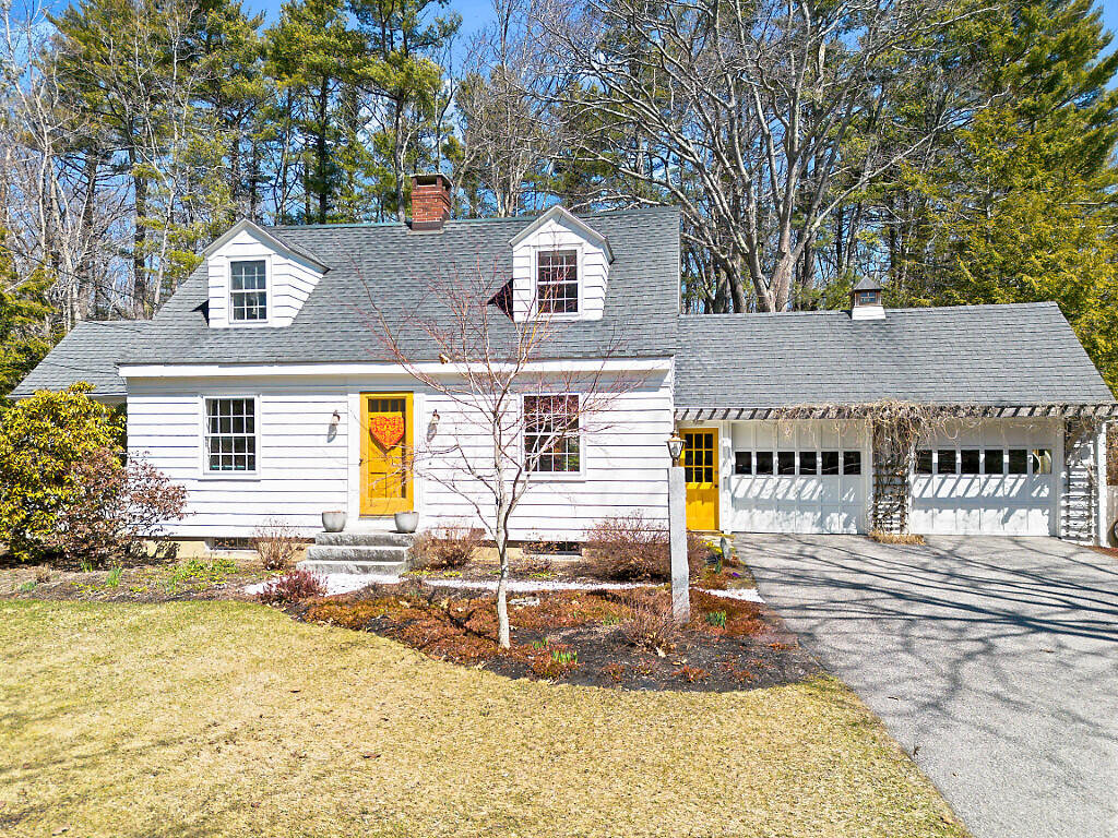 21 Johnson Road Falmouth, ME 04105 - Photo 6 of 72 Front of Home