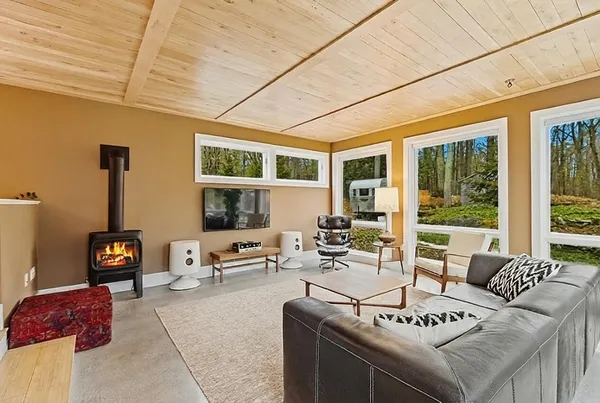 $1,375,000 | 21 Johnson Road, Falmouth, ME 04105