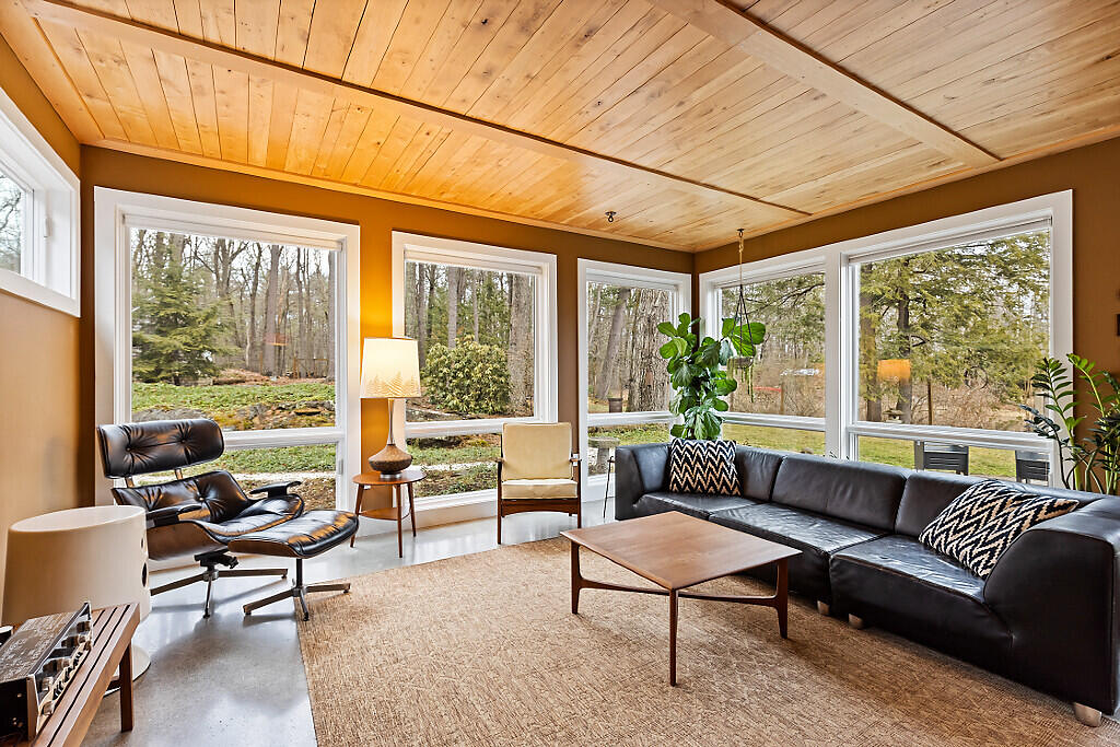 21 Johnson Road Falmouth, ME 04105 - Photo 8 of 72 Living Room