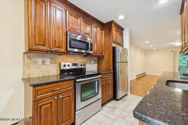 $385,000 | 70 Overlook Way, Unit E, Manalapan, NJ 07726