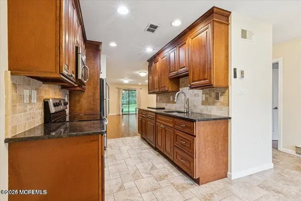 $385,000 | 70 Overlook Way, Unit E, Manalapan, NJ 07726