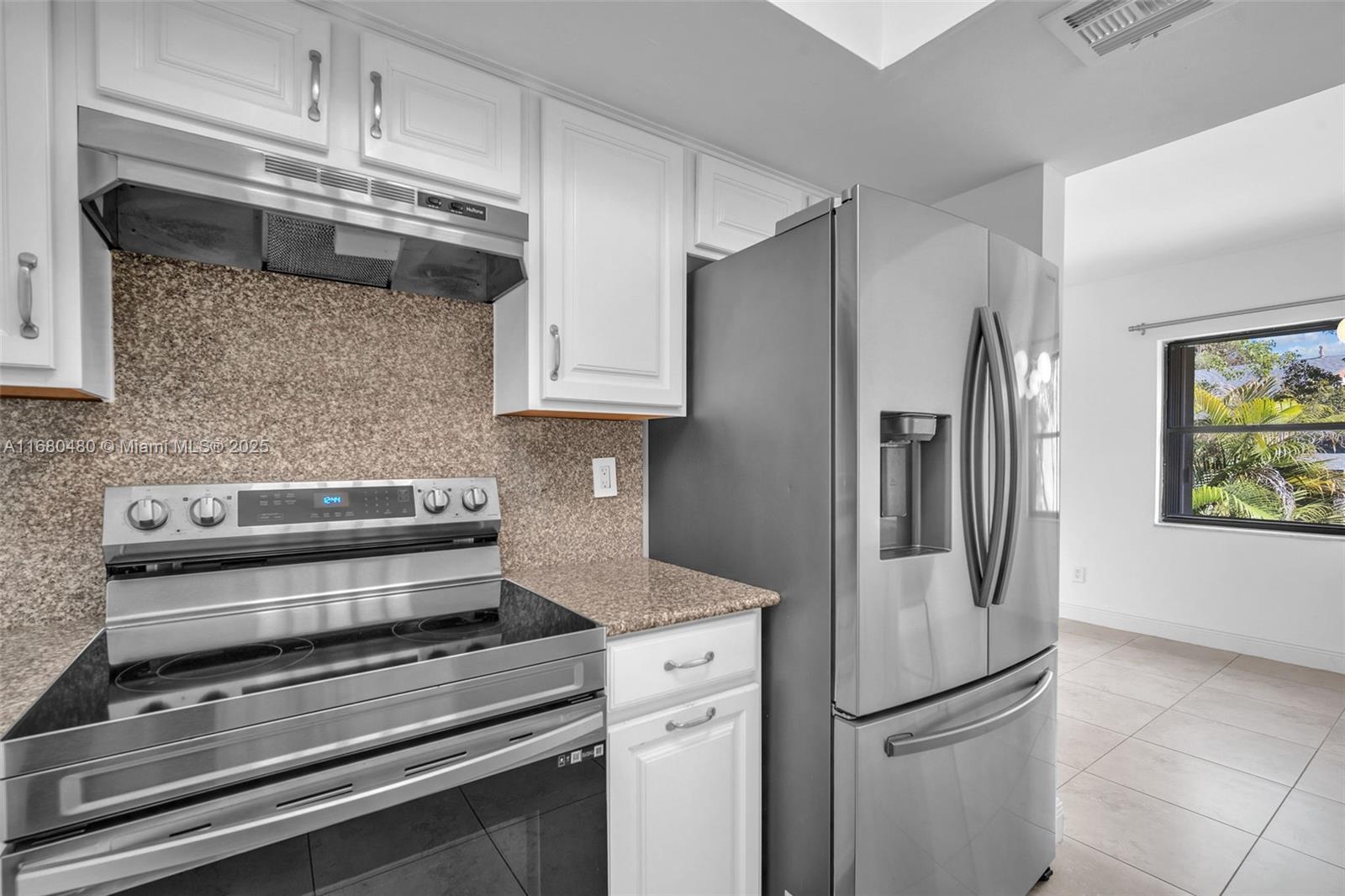 11533 Southwest 109th Road, Unit 21G Miami, FL 33176 - Photo 18 of 39 a kitchen with appliances and cabinets