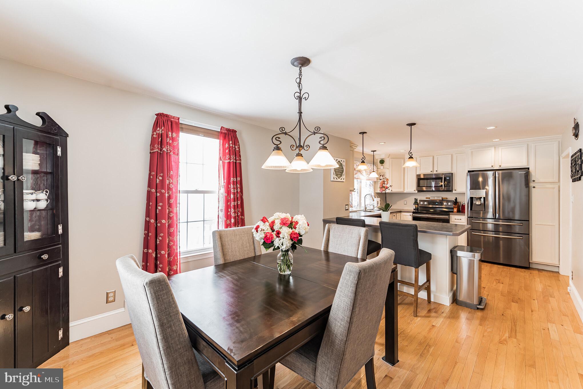 325 Fairview Road Woodlyn, PA 19094 - Photo 6 of 29 Dining Area with Kitchen View