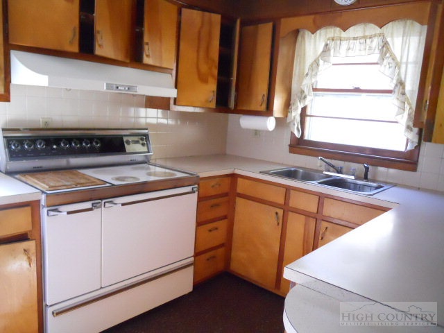 2378 Smithey Road Crumpler, NC 28617 - Photo 2 of 10 Gallery Image 2