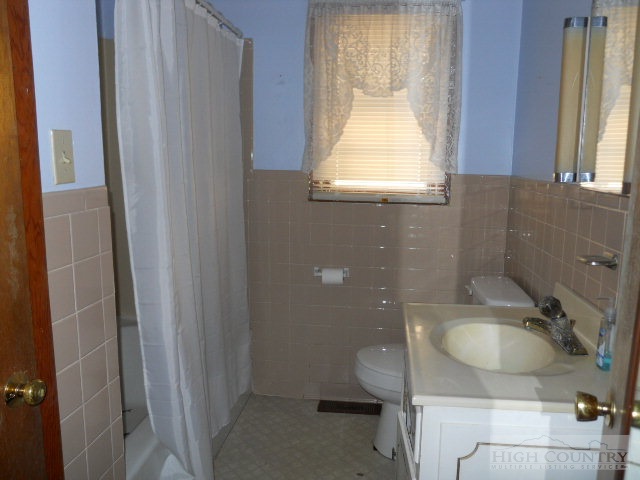 2378 Smithey Road Crumpler, NC 28617 - Photo 3 of 10 Gallery Image 3