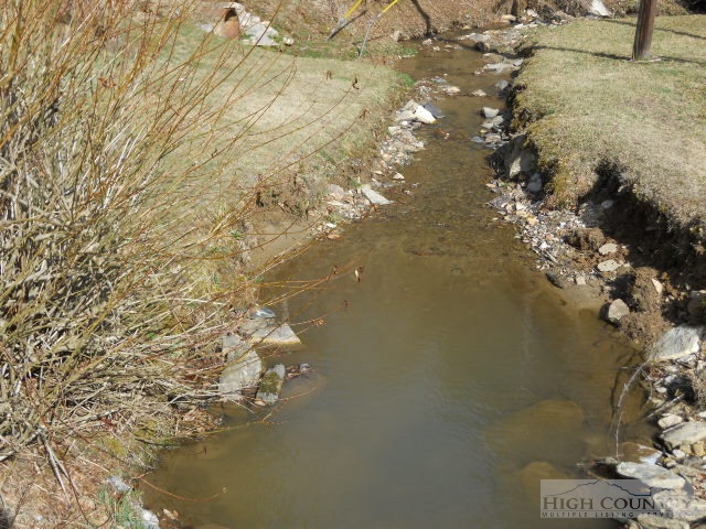 2378 Smithey Road Crumpler, NC 28617 - Photo 4 of 10 Gallery Image 4