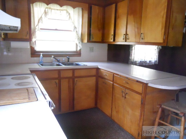 2378 Smithey Road Crumpler, NC 28617 - Photo 5 of 10 Gallery Image 5