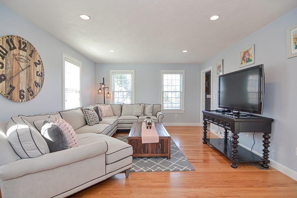 20 Red Gate Road Walpole, MA 02081 - Photo 11 of 28 Gallery Image 11