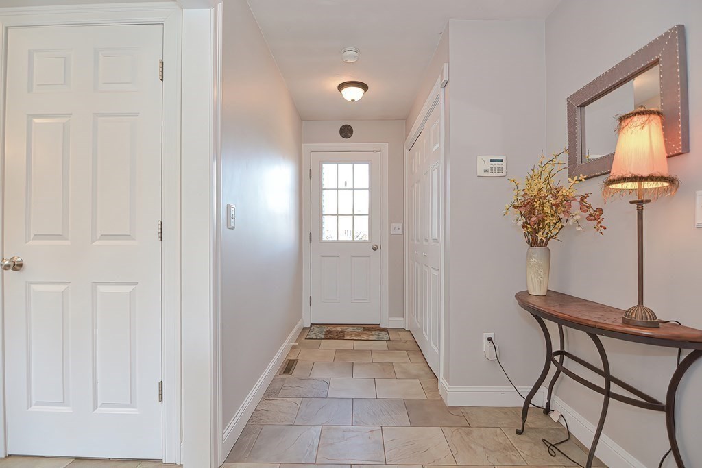 20 Red Gate Road Walpole, MA 02081 - Photo 8 of 28 Gallery Image 8