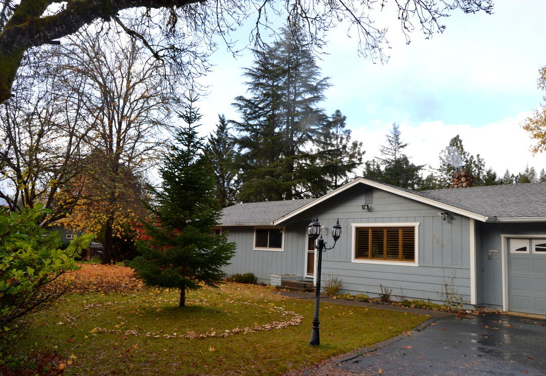 350 Connie Lane Merlin, OR 97532 - Photo 1 of 37 DSC_3819