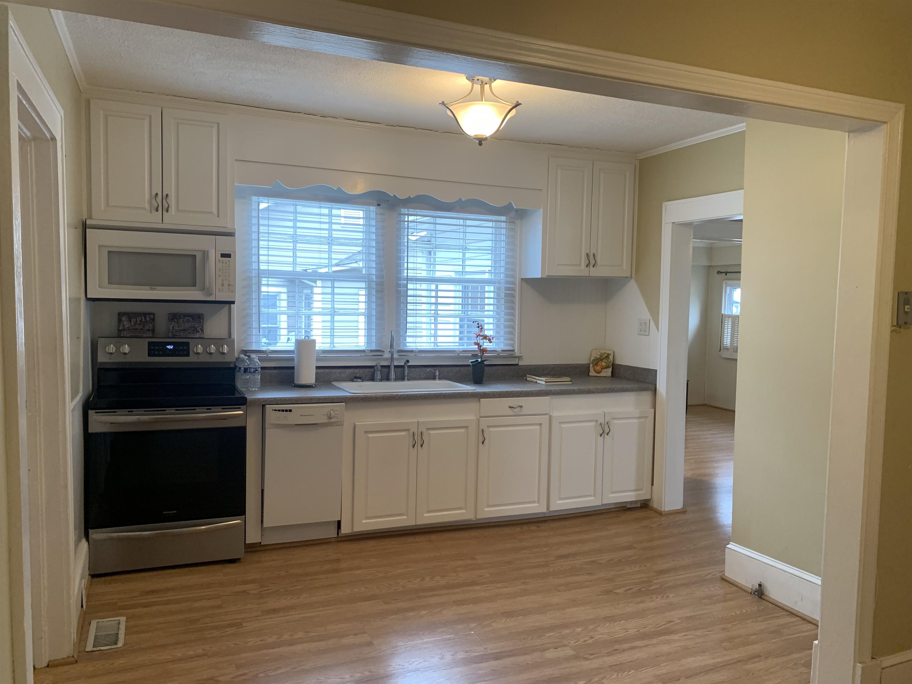 114 East Rutledge Avenue Gaffney, SC 29340 - Photo 12 of 32 Gallery Image 12