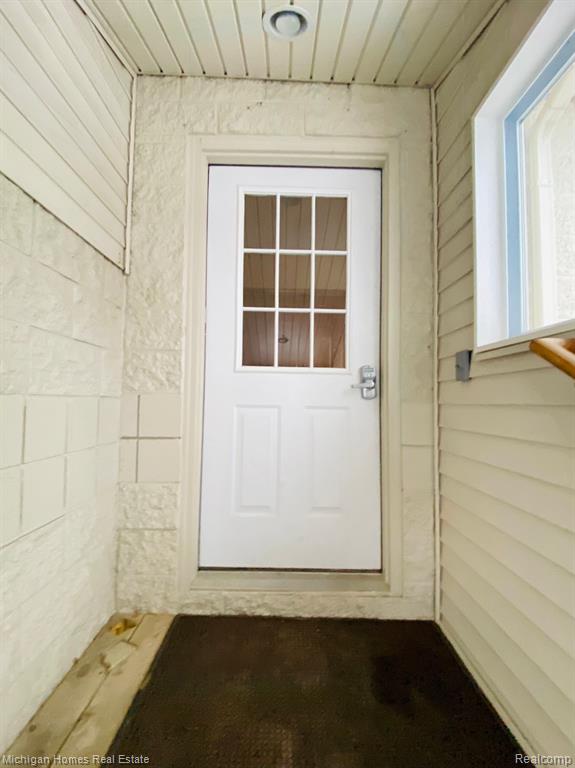 8209 Clyde Road, Unit 2 Fenton, MI 48430 - Photo 2 of 19