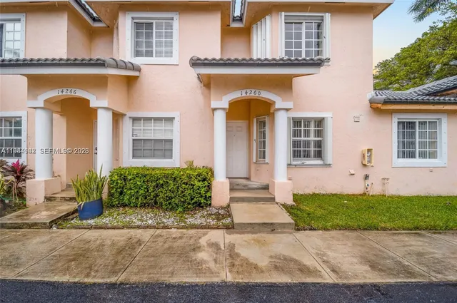 $340,000 | 14260 Southwest 121st Place, Unit 11, Miami, FL 33186
