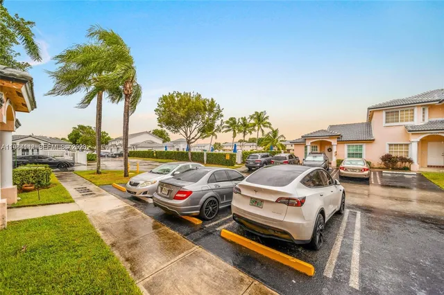 $340,000 | 14260 Southwest 121st Place, Unit 11, Miami, FL 33186