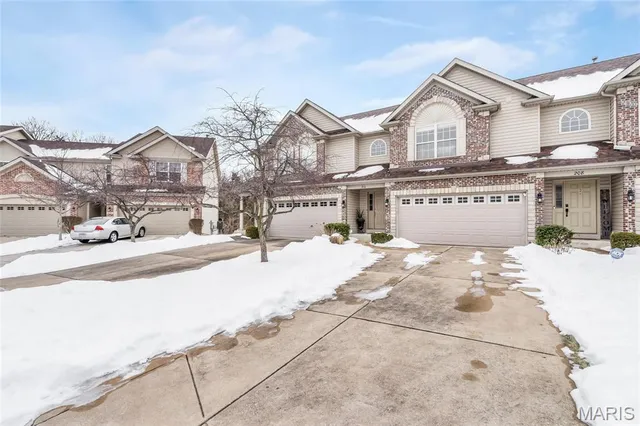 $290,000 | 210 Prominence Lane, Lake St. Louis, MO 63367