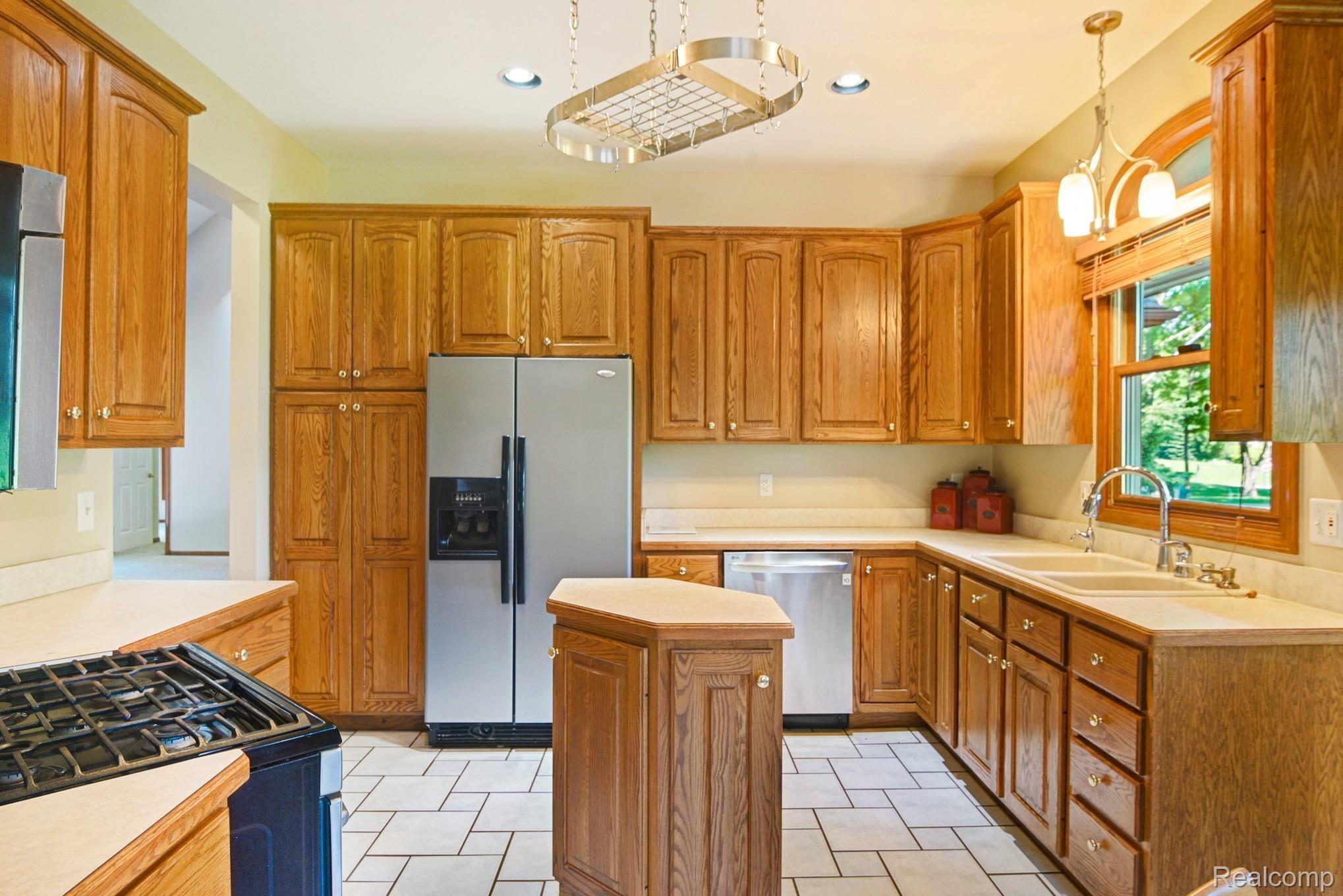 10880 Ridge View Trail Fenton, MI 48430 - Photo 9 of 36 CNG_1217_8_9.jpg