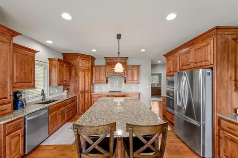 $950,000 | 11775 Northwest 81 Street, Parkville, MO 64152