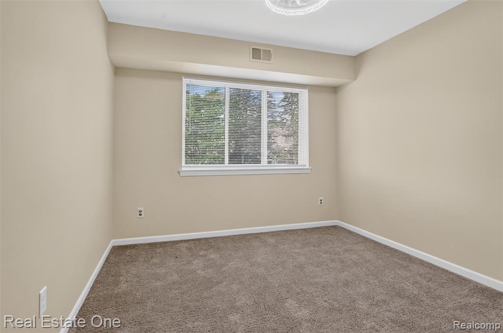 1655 Riverside Drive, Unit 12 Rochester Hills, MI 48309 - Photo 14 of 26 Gallery Image 14