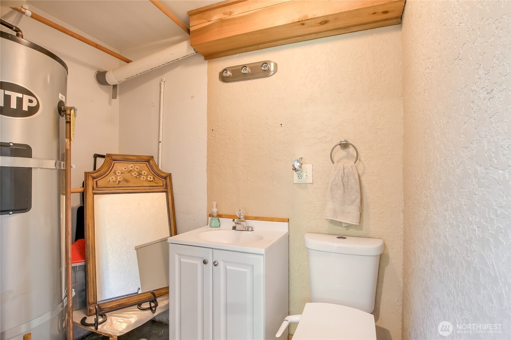 13610 Southeast 288th Street Kent, WA 98042 - Photo 14 of 32 a bathroom with a toilet sink and mirror