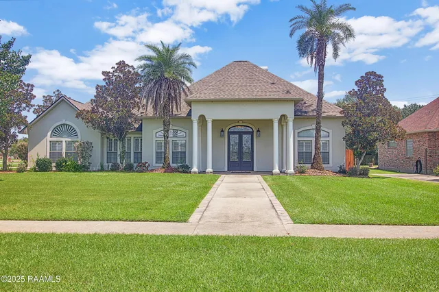 $350,000 | 9802 Belle Pl Drive, Maurice, LA 70555