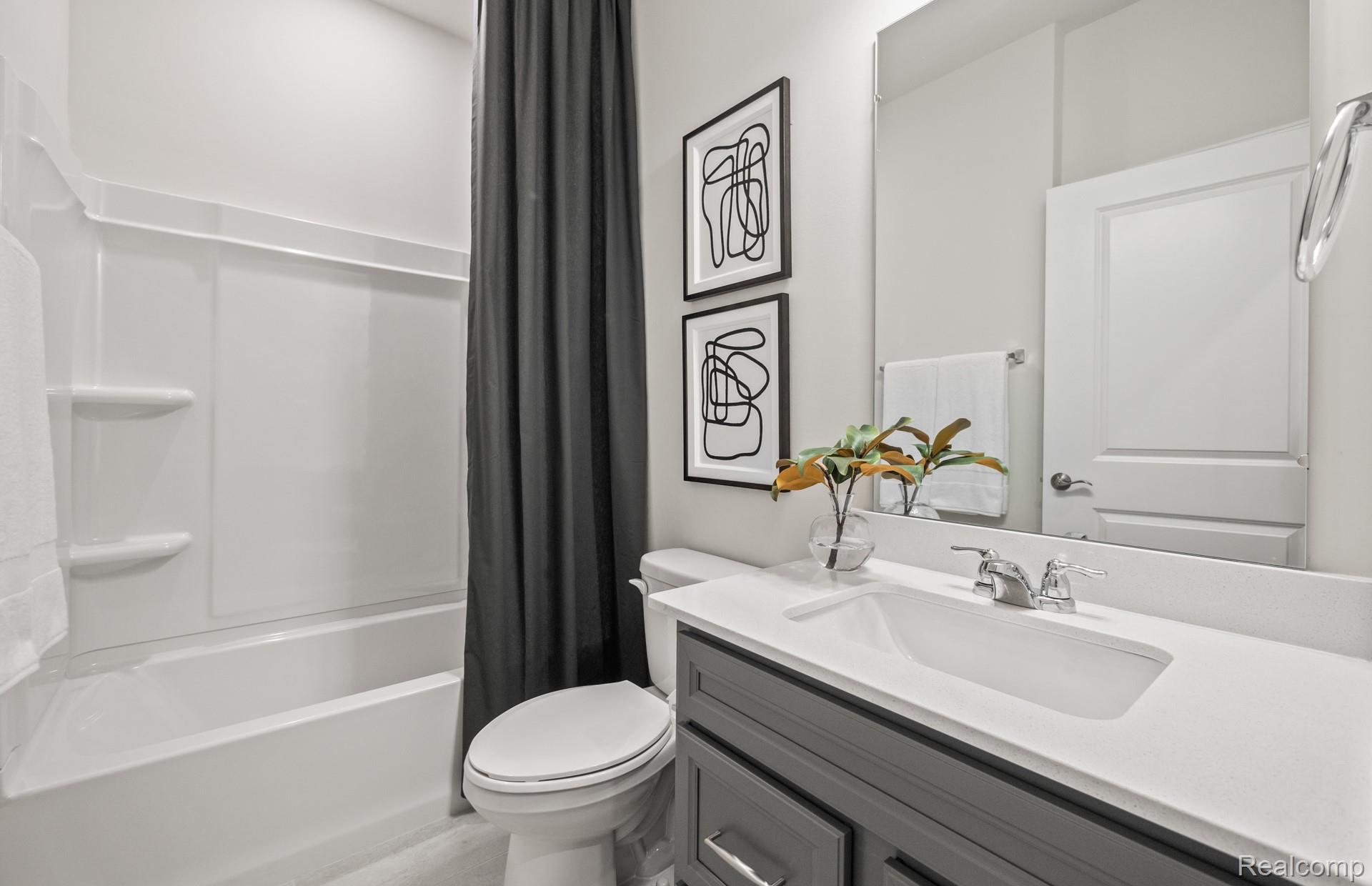 5681 Lewiston Road Canton, MI 48188 - Photo 11 of 13 Guest Bath