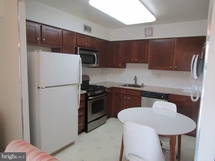 8960 Krewstown Road, Unit 320 Philadelphia, PA 19115 - Photo 9 of 20 Gallery Image 9