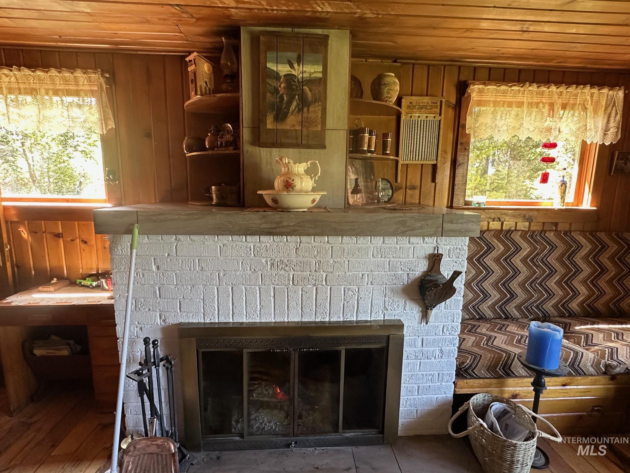 509 Deadline Road, Unit 2 Twin Falls, ID 83301 - Photo 8 of 28 Central white-painted brick fireplace with a dark mantel