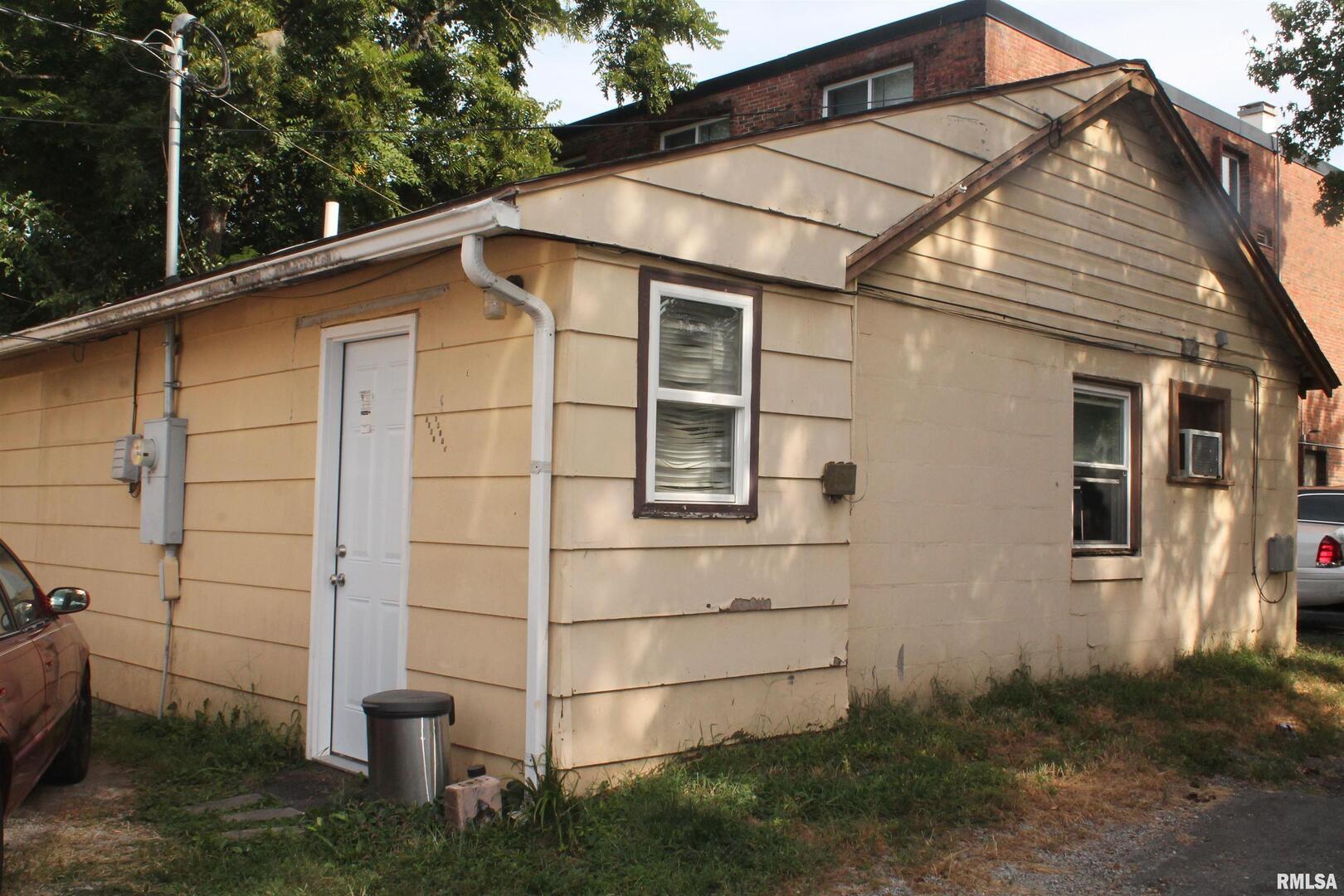 605 West Freeman Street Carbondale, IL 62901 - Photo 10 of 13 a view of a house with a yard