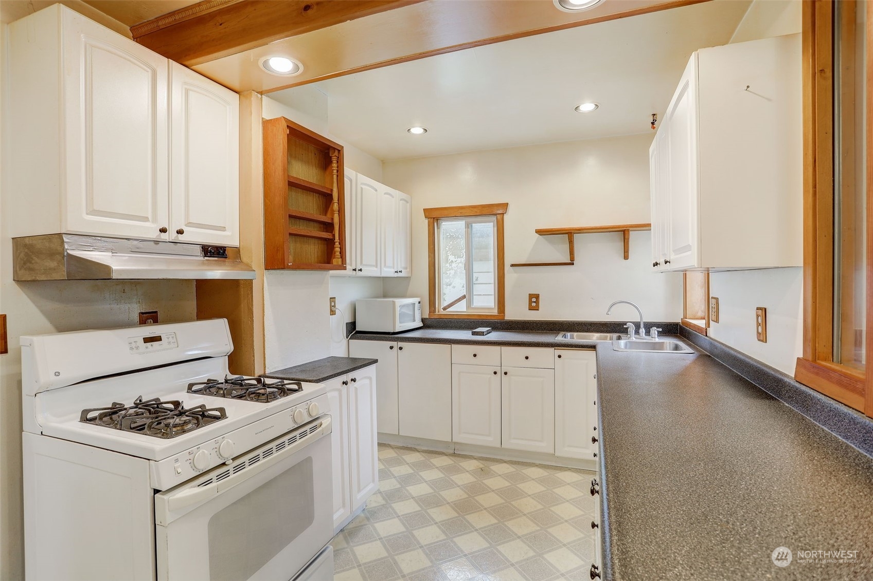 3551 South Bennett Street Seattle, WA 98118 - Photo 11 of 40