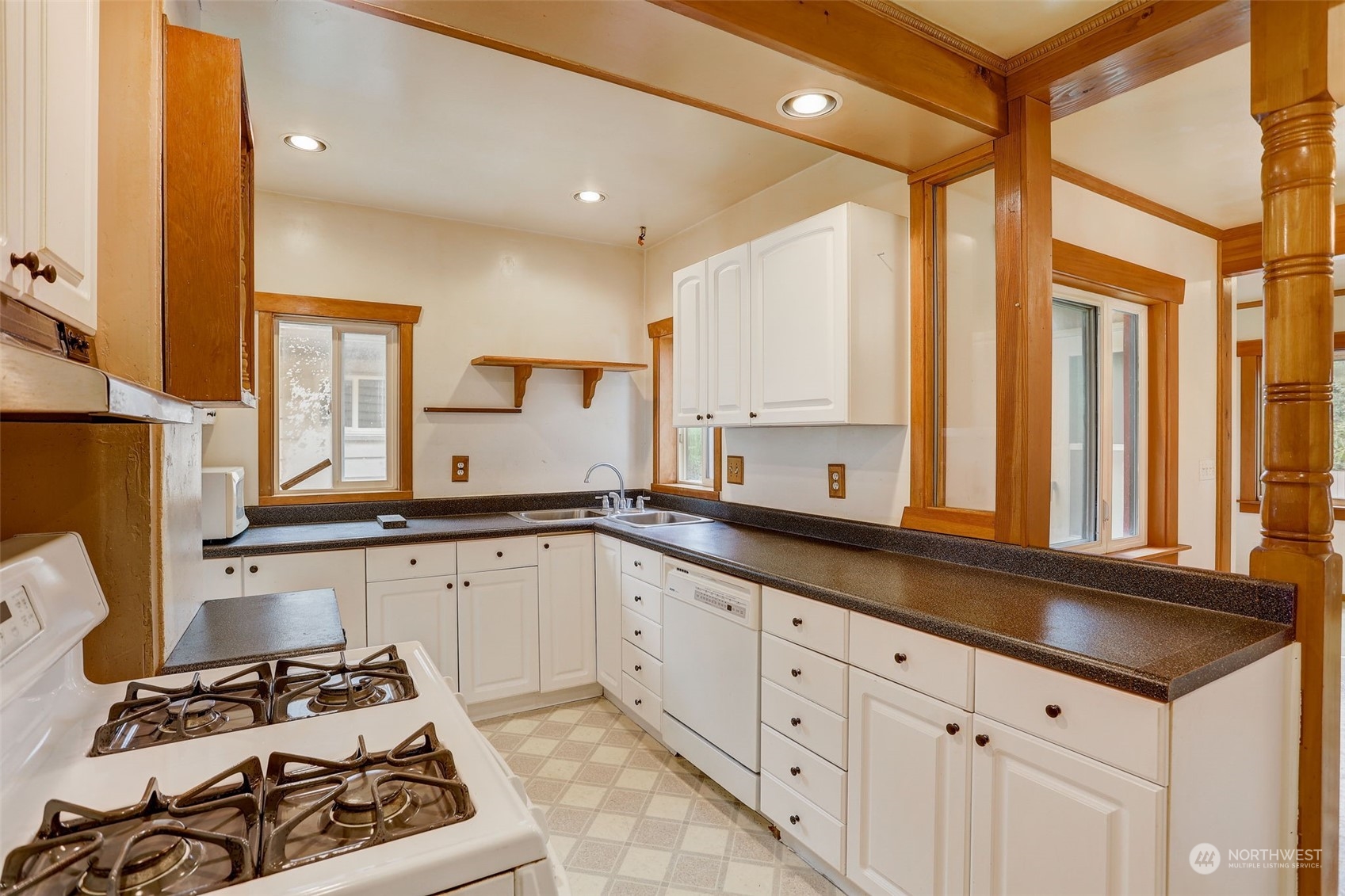 3551 South Bennett Street Seattle, WA 98118 - Photo 12 of 40