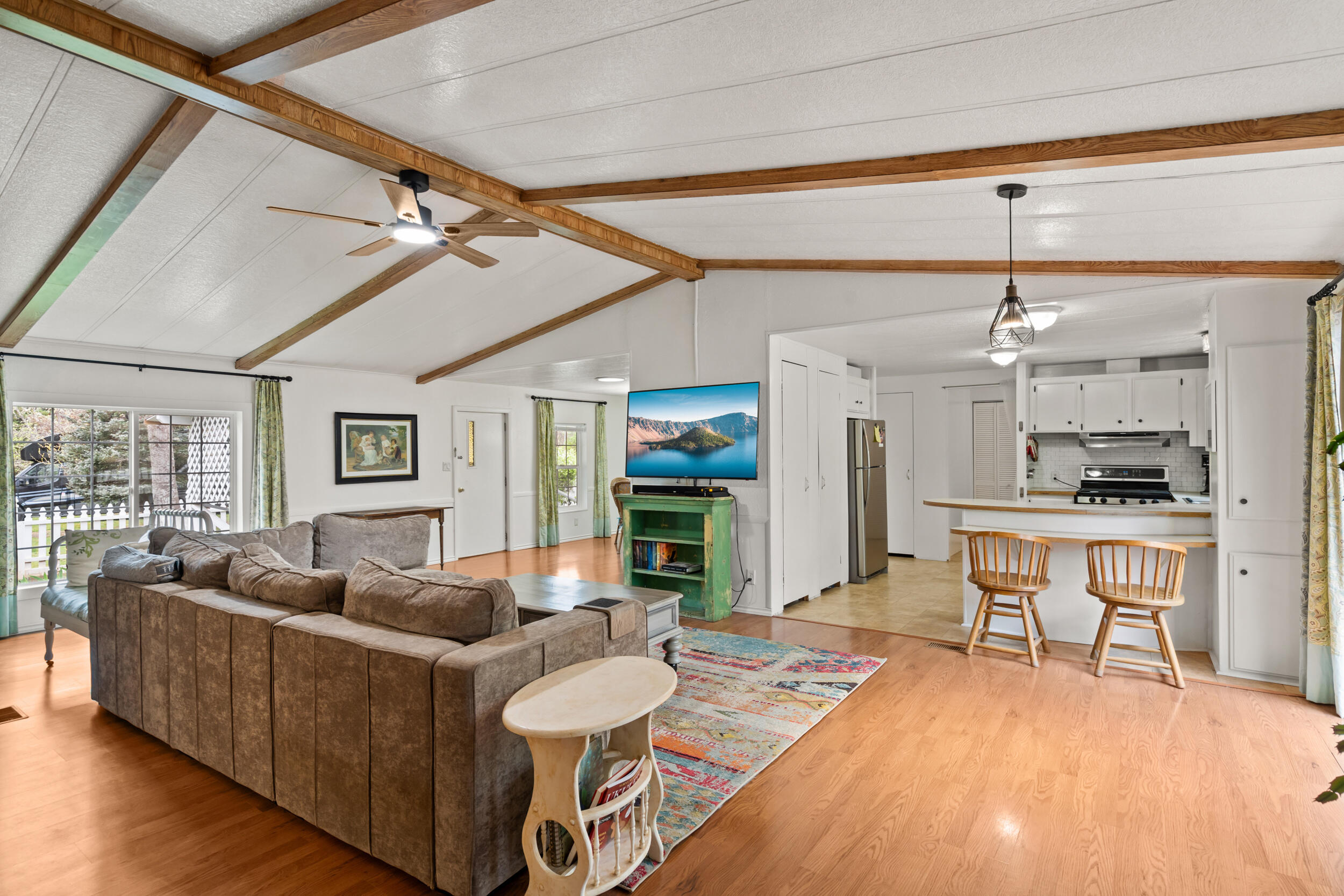 315 Queens Branch Road Rogue River, OR 97537 - Photo 6 of 42 Living Room