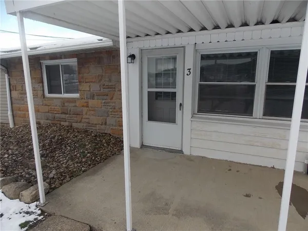 $825 | 110 Saltarka Road, Unit 3, Zelienople, PA 16063