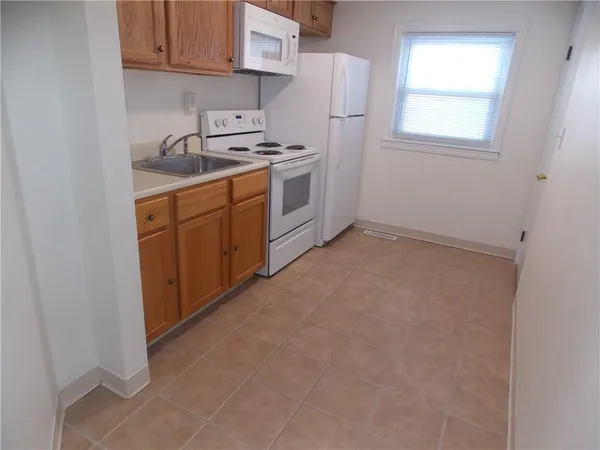 $825 | 110 Saltarka Road, Unit 3, Zelienople, PA 16063