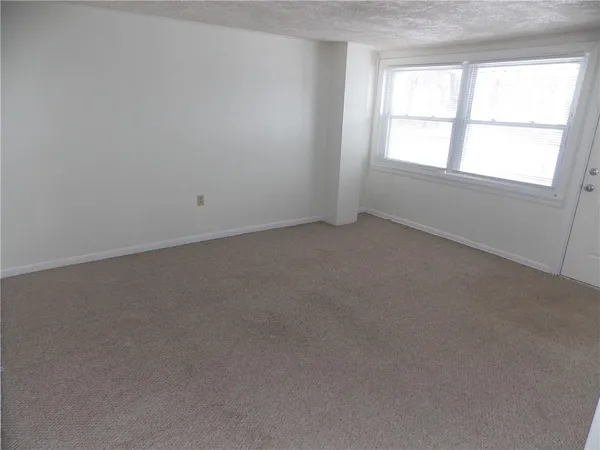 $825 | 110 Saltarka Road, Unit 3, Zelienople, PA 16063